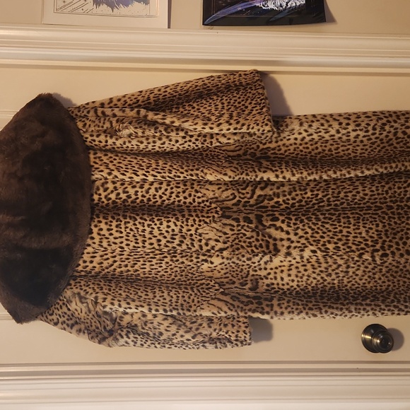 Vintage Fur Coat - Picture 5 of 10